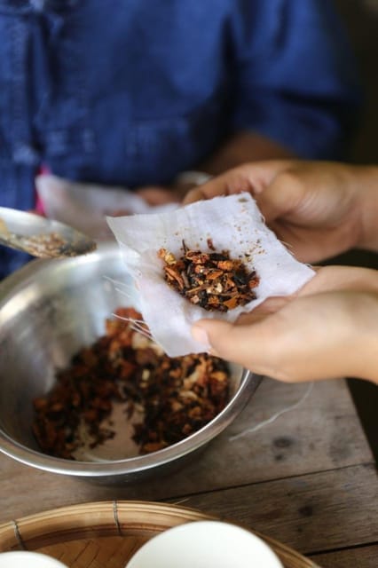 Chiang Mai : Making Herbal Ball And Inhaler - A quiet hour with herbs in Chiang Mai