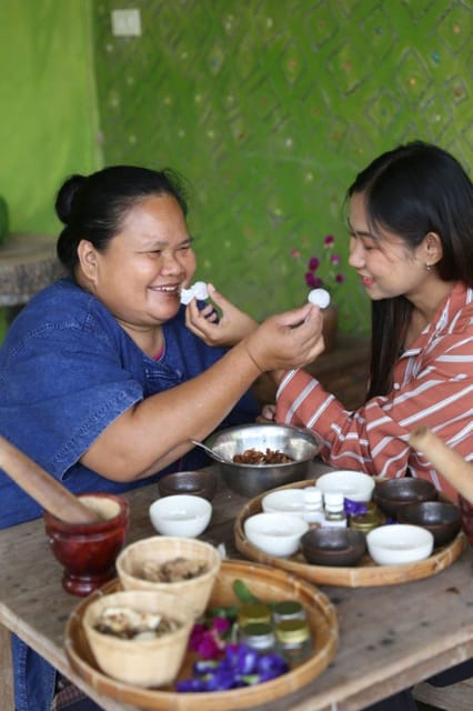 Chiang Mai : Making Herbal Ball And Inhaler - What the one-hour schedule feels like