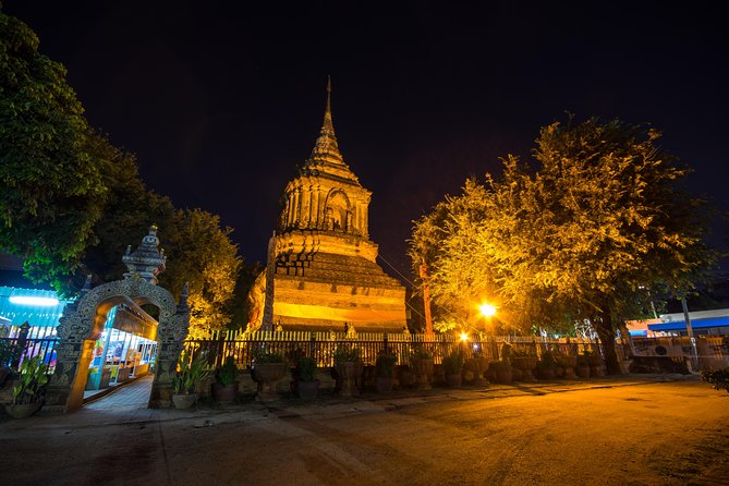Chiang Mai Night Bike Tour - Chiang Mai Gate Night Market and the food stop