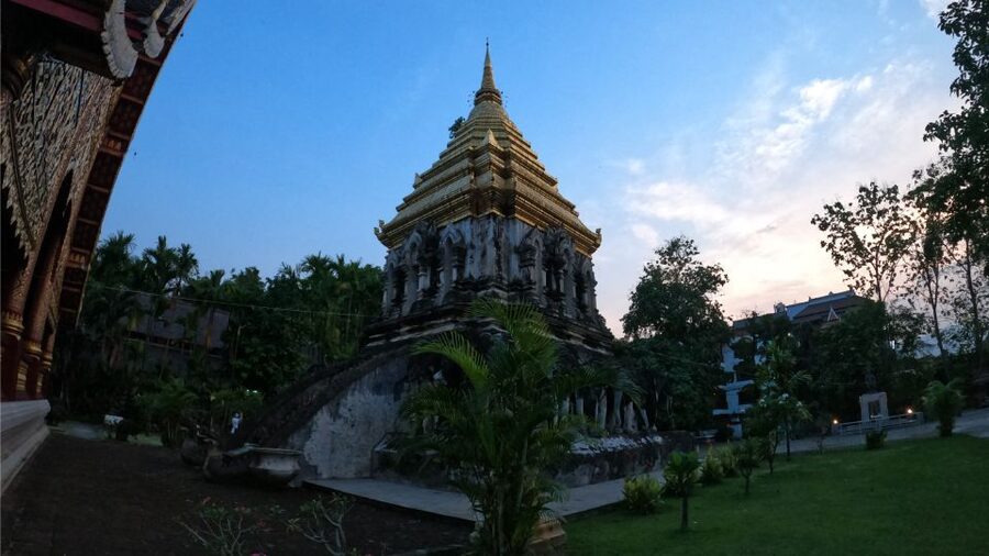 Chiang Mai: Nighttime City Highlights by EV Tram - Starting at the Three Kings Monument