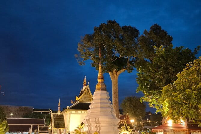 Chiang Mai Old City & Temples 3 hour Twilight Walking Tour - Why twilight is the right time for Chiang Mai’s Old City