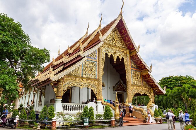 Chiang Mai Old City & Temples Guided Walking Tour - 3 Hrs - Who should book this temple walk?