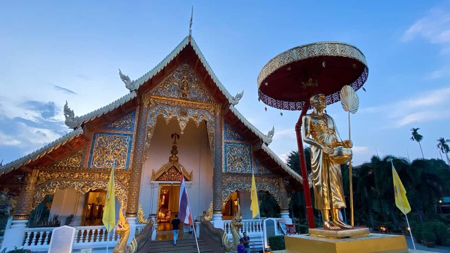 Chiang Mai Old City Twilight Walk Tour: Lanna Majestic Glow - Booking details that affect your plans