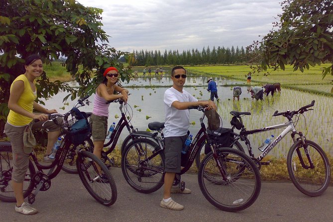 Chiang Mai Paradise Full-Day Cycling Adventure Tour - Temples, paper garlands, and an old chedi