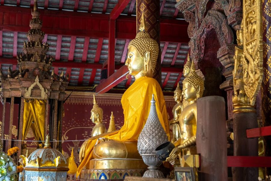Chiang Mai: Private Historic Old City Bike Tour - Night - Wat Chedi Luang’s ruined chedi