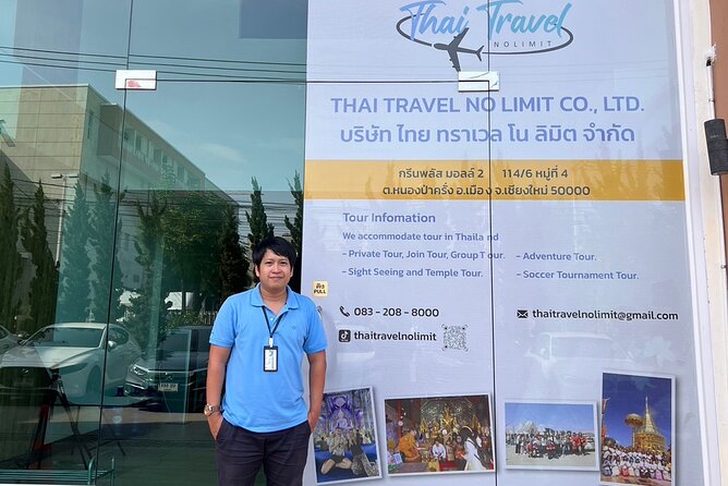 Chiang Mai Private Tourist Guide with Private Transportation - Tha Phae Gate and a city-based starting point