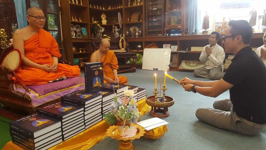 Chiang Mai: Silver Craftwork Temple Tour with Monk Meeting - A monk conversation that gives the tour its purpose