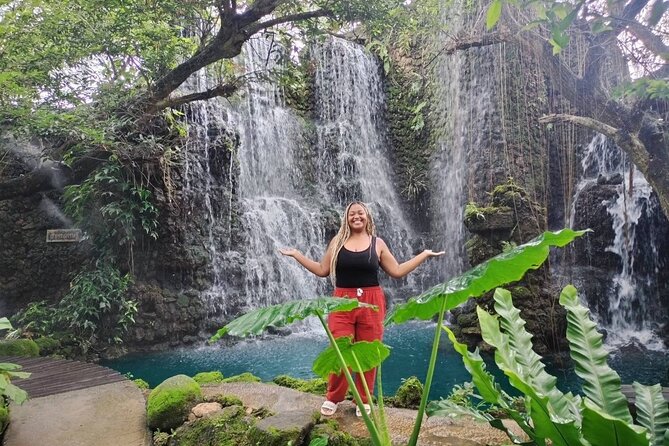 Chiang Mai Sticky Waterfall Dantewada and Banden Temple Tour - Wat Ban Den’s blue buildings and twelve stupas