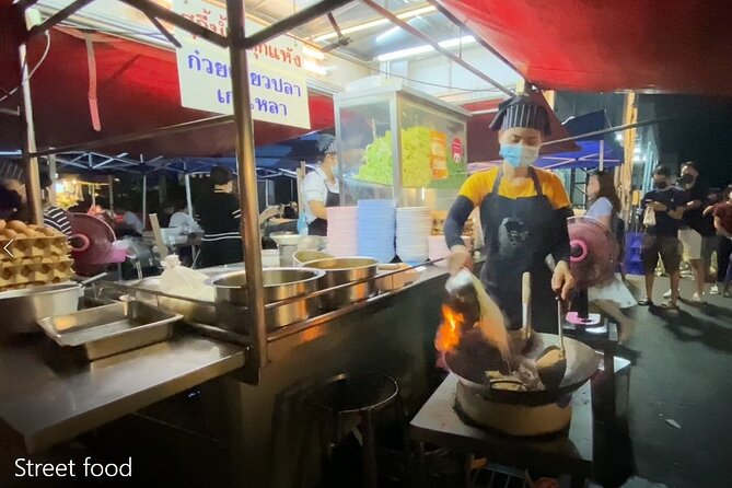 Chiang Mai Street Food Tour by Tuk Tuk with Pick Up - Wat Chedi Luang in 20 Minutes