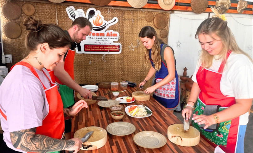 Chiang Mai : Super Fun Thai Cooking Class - An Open-Air Kitchen in Chiang Mai Old Town