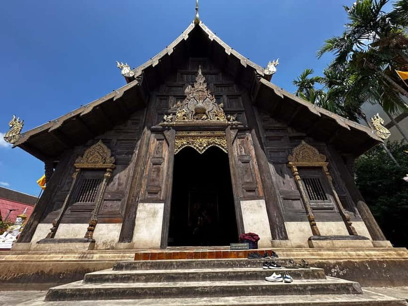 Chiang Mai: Temple And City Walking Tour Part I - The quiet details of Wat Phan Tao