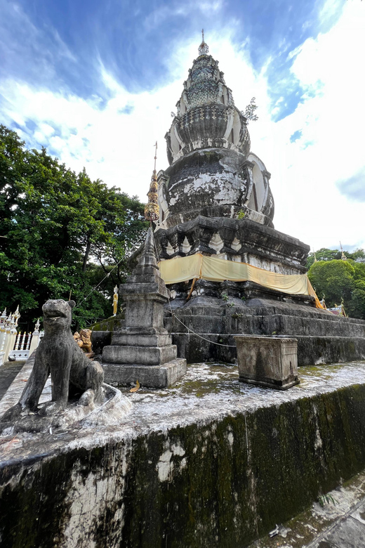 Chiang Mai: Temple & City Tour Part II - A walking tour that asks something of you