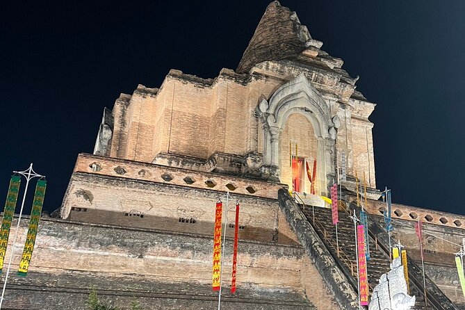 Chiang Mai Temples and Market Tuk-Tuk Evening Night Tour - Wat Chedi Luang and the THB 50 decision