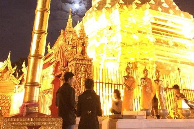 Chiang Mai Temples and Market Tuk Tuk Night Tour - Wat Chedi Luang and the THB 50 decision