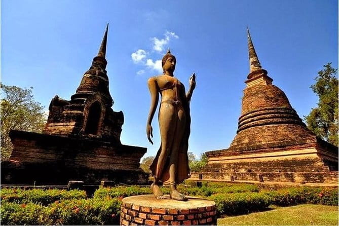 Chiang Mai Temples and Market Tuk Tuk Night Tour - What the guides add