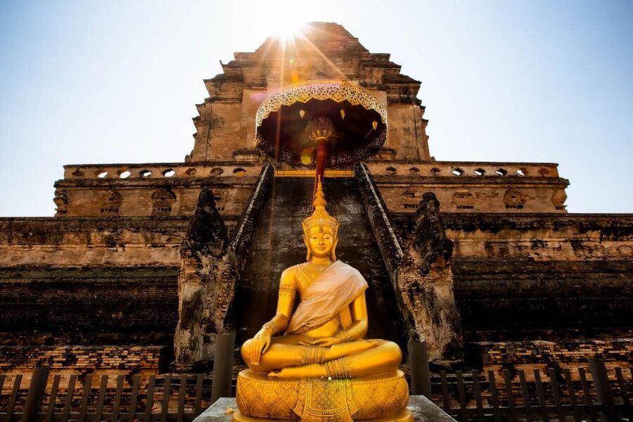 Chiang Mai: Temples and Street Food Night Tour by Tuk Tuk - Mueang Mai or Warorot Market for evening food