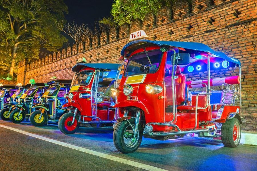 Chiang Mai: Temples and Street Food Night Tour by Tuk Tuk - Language, guiding, and the human side of the tour
