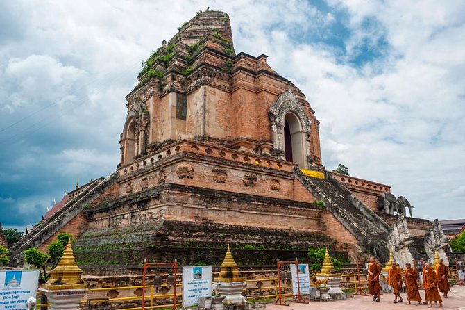 Chiang Mai Temples & City - Wat Chiang Man, the city’s oldest temple