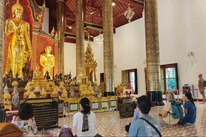 Chiang Mai Temples & Old City Hidden Gems Small Group Tour 2 Hrs - What the guide adds to the experience