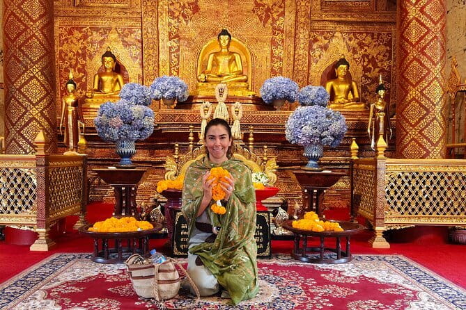 Chiang Mai Temples Visit Walking Tour with Ex-Monk Guide Part 1 - Starting at Three Kings Monument