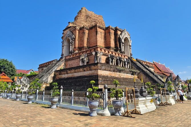Chiang Mai Temples Visit Walking Tour with Ex-Monk Guide Part 1 - What the $25.96 price includes