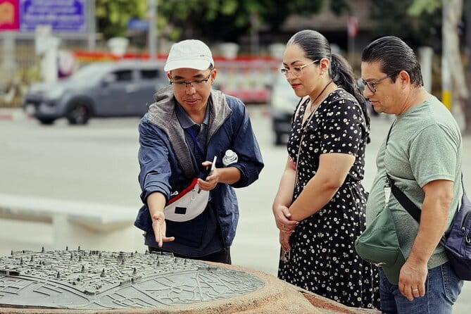 Chiang Mai Temples Visit Walking Tour with Ex-Monk Guide Part 1 - Wat Sadeu Muang and Chiang Mai’s city pillar