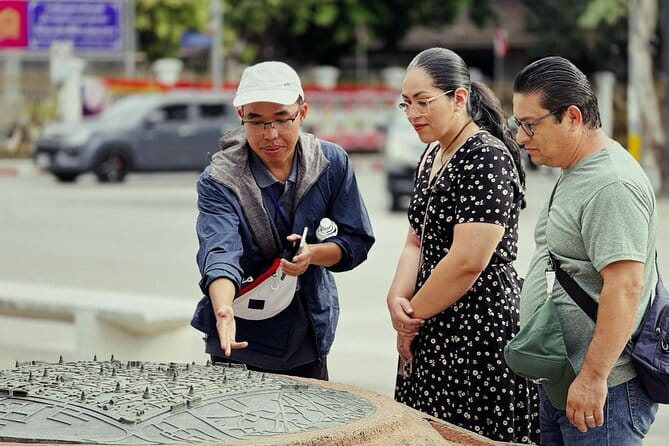 Chiang Mai Temples Visit Walking Tour with Ex-Monk Guide Part 2 - Meeting the group at Three Kings Monument