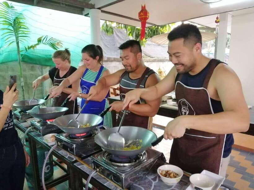 Chiang Mai: Thai Cooking and Market Tour with Lanna Smile - Fresh ingredients, adjustable heat, and vegetarian cooking