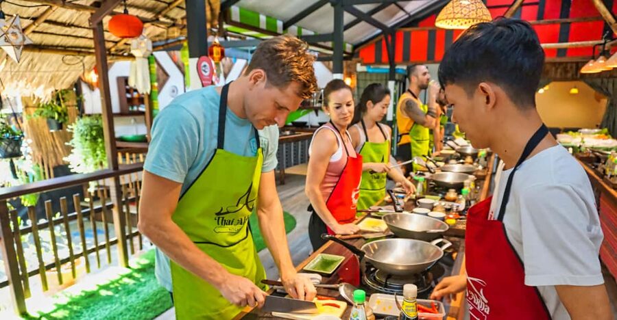 Chiang Mai: Traditional Thai-Akha Cooking Class& Market Tour - Starting at the market, where Thai cooking makes sense