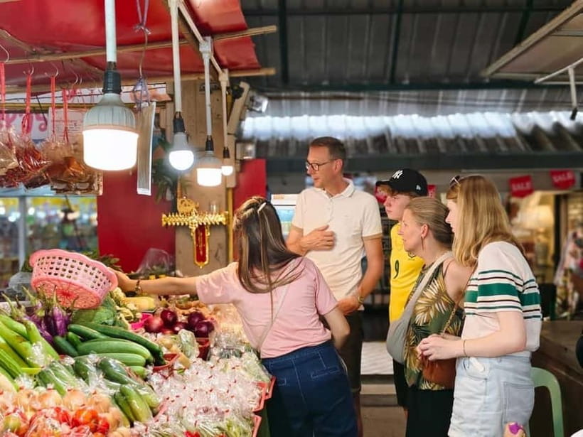 Chiang Mai: Traditional Thai Cooking Class with Market Tour - Making curry paste the old-fashioned way