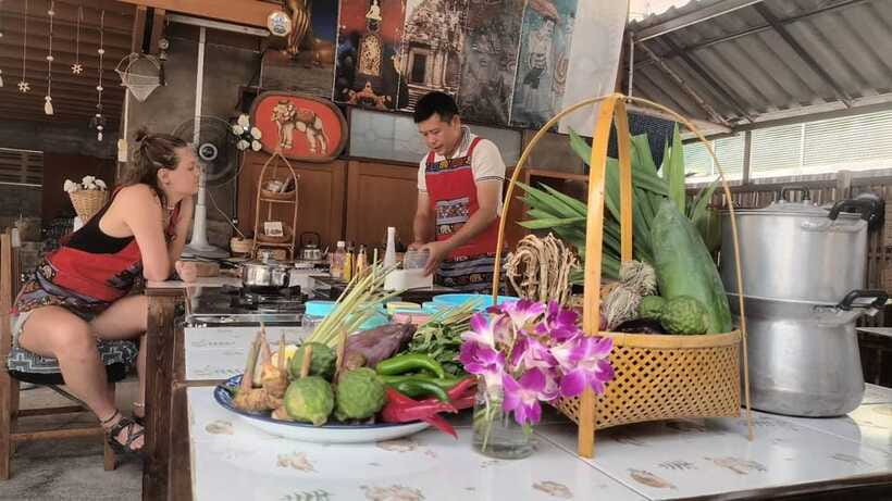Chiang Mai: Traditional Thai Cooking Class with Market Tour - Is $32 a good price?