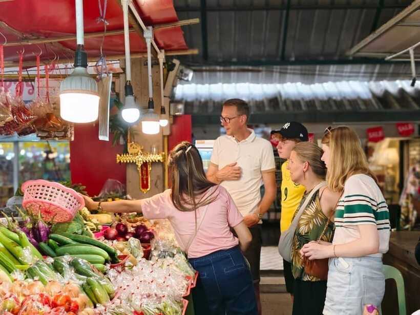 Chiang Mai: Traditional Thai Cooking Class with Market Tour - Who should book this cooking class?