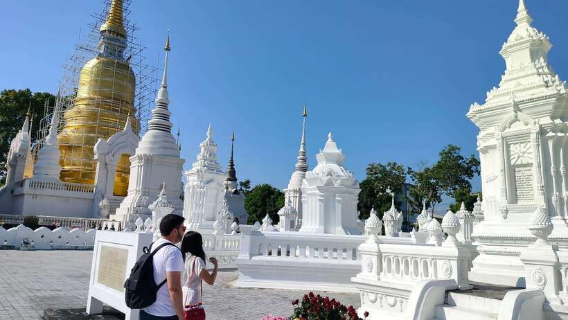 Chiang Mai: Tuk-Tuk Evening Tour with Temples & Street Foods - Wat Lok Moli, an older Lanna setting