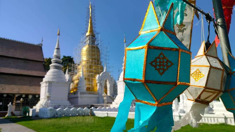 Chiang Mai: Tuk-Tuk Evening Tour with Temples & Street Foods - Warorot Market and Ton Lam Yai after the food stalls
