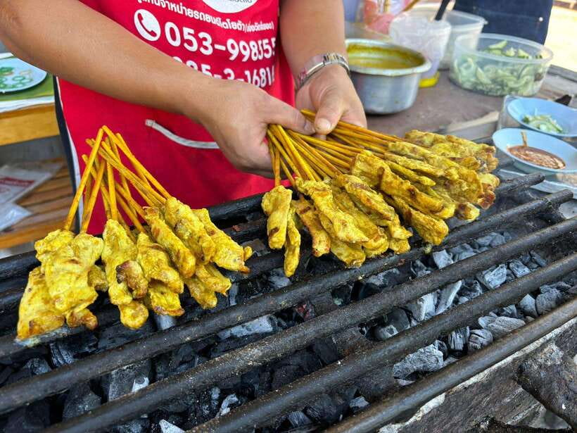 Chiang Mai: Walking Food Tour - Satay and the Bangkok comparison