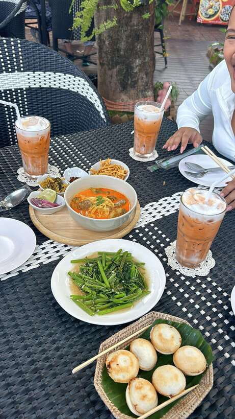 Chiang Mai: Walking Food Tour - Guides, group feel, and local context