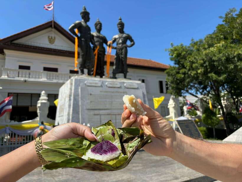 Chiang Mai: Walking Food Tour - A temple, then banana-leaf sticky rice
