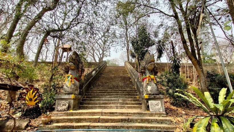 Chiang Mai:Wat Phra That Doi Suthep & Wat Umong Evening Tour - The guide can shape the whole evening