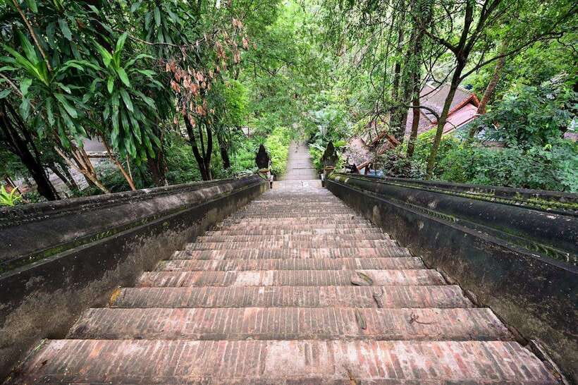 Chiang Mai:Wat Phra That Doi Suthep & Wat Umong Evening Tour - What the $24 price really gives you