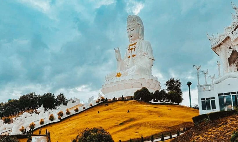 Chiang Mai: White Temple, Blue Temple, and Black House Tour - Who should book this tour