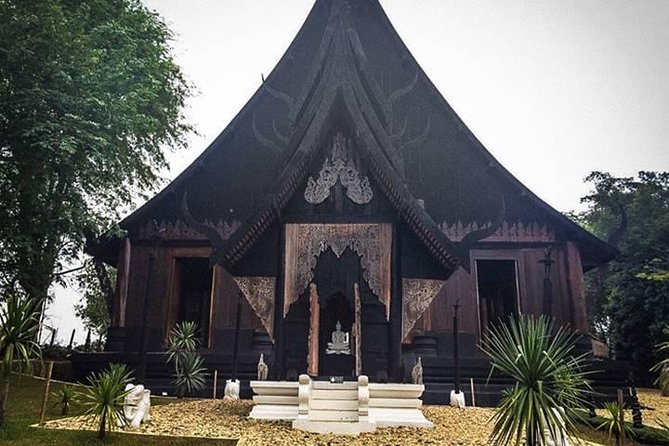 Chiang Rai and Golden Triangle Day Tour from Chiang Mai - Mae Sai shows the border as a trading town