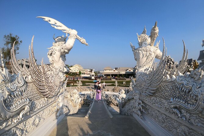 Chiang Rai and White Temple Private All-Inclusive Day-Tour - Wat Rong Suea Ten, Chiang Rai’s Blue Temple