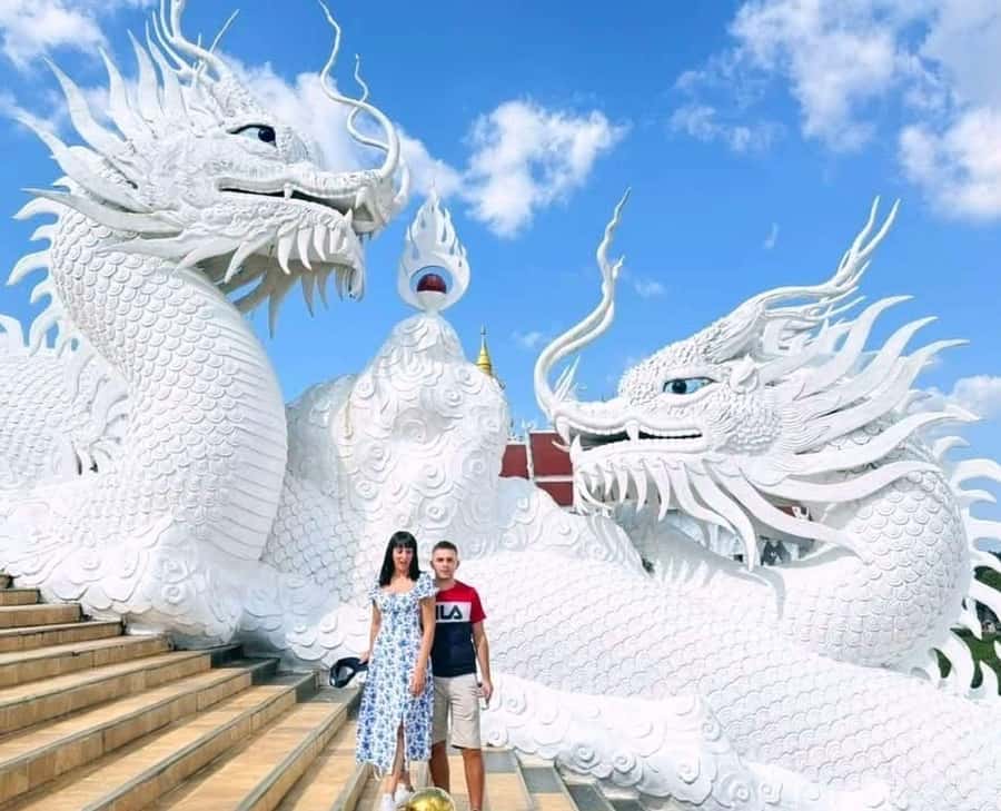 Chiang Rai IG Lalitta Cafe and White, Blue, Red Temples Tour - Lunch gives the schedule a needed reset