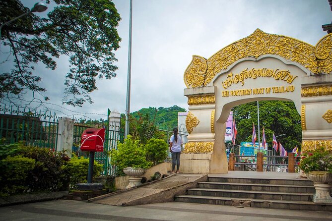 Chiang Rai Tour: Hot Spring,White Temple, Golden Triangle, Yao - Wat Rong Khun is the visual centerpiece