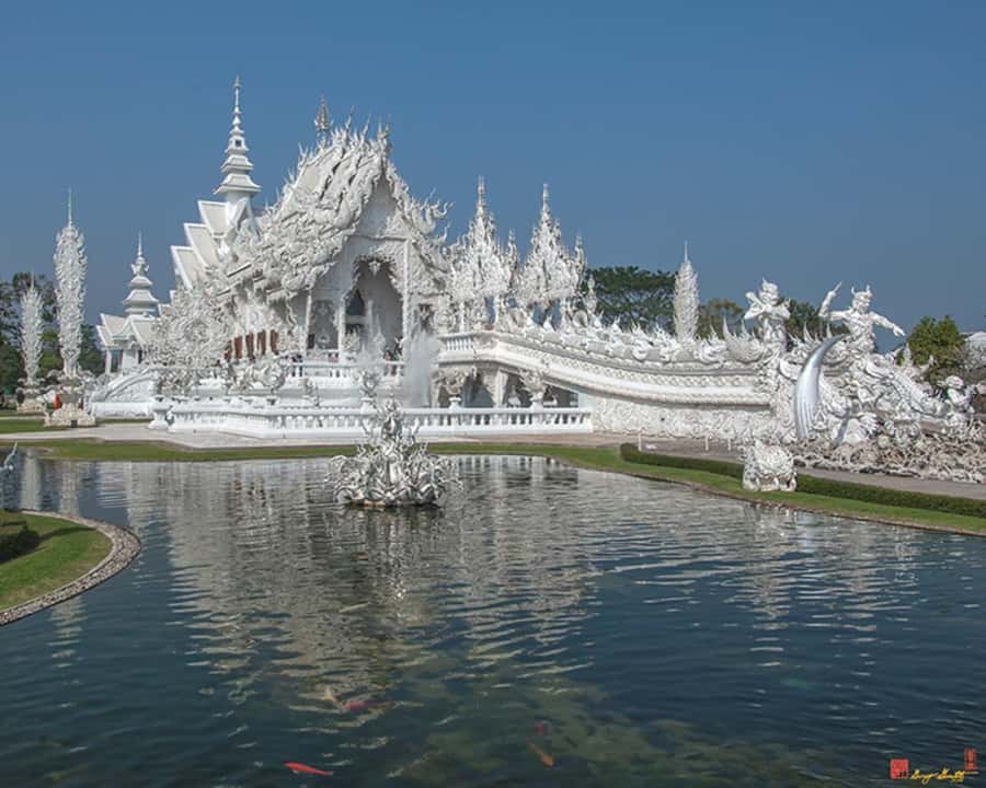 Chiang Rai White, Blue, Red 3 Temples Tour - Morning pickup and the long road north