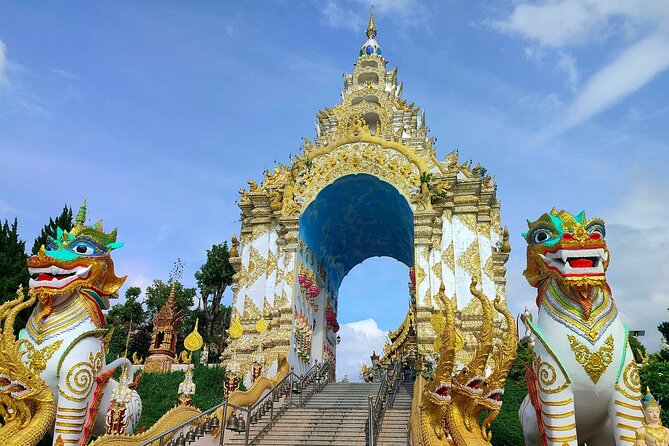 Chiang Rai Wonders: White, Blue & Red Temples and Hot Spring - Thai Arabica and mountain views at DOI CHAANG Caffè Maesuai