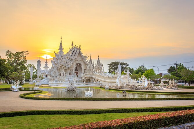 Chiang Rai Wonders: White, Blue & Red Temples and Hot Spring - What the private vehicle changes