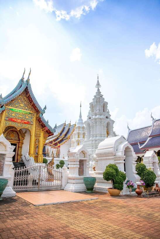 Chiangma: Wat ban den, Blue Temple & Sticky Waterfall. - The drive from Chiang Mai