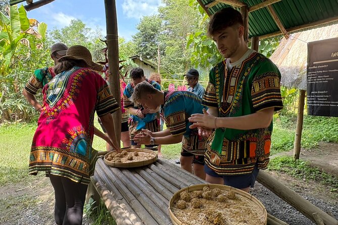 Chiangmai Half Day Visit and Wildlife Experience - Local food and a community connection