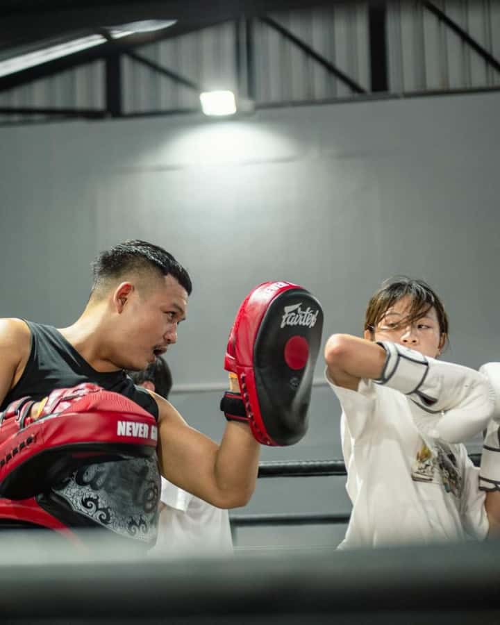 Chiangmai : Muay Thai Training academy - The first part: warm-up and conditioning
